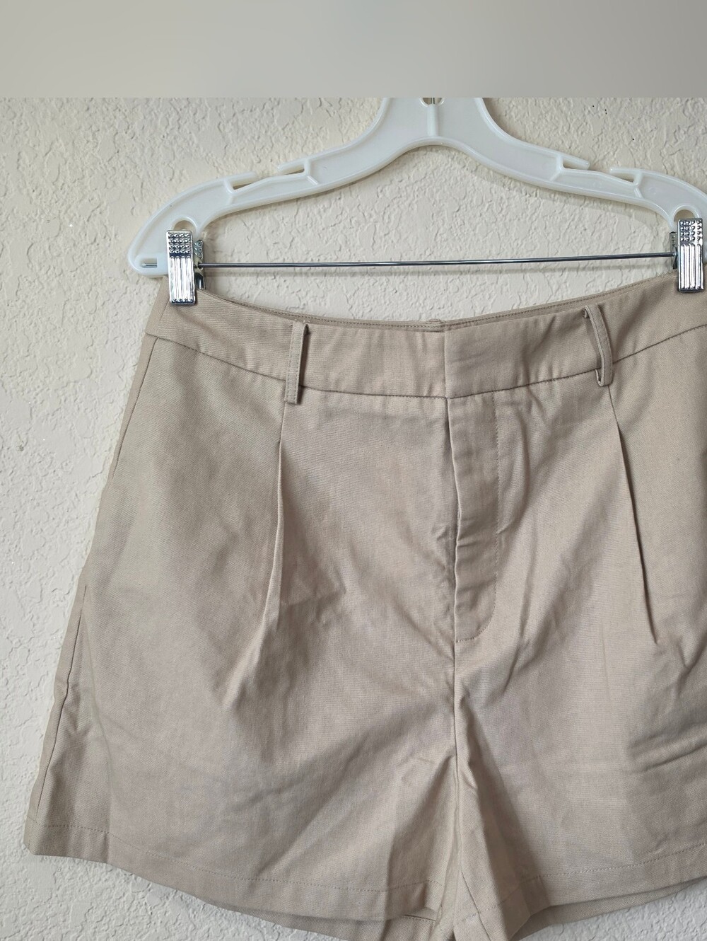 COMMENSE Beige Pleated High Waisted Tailored Shorts Size Large L NWT